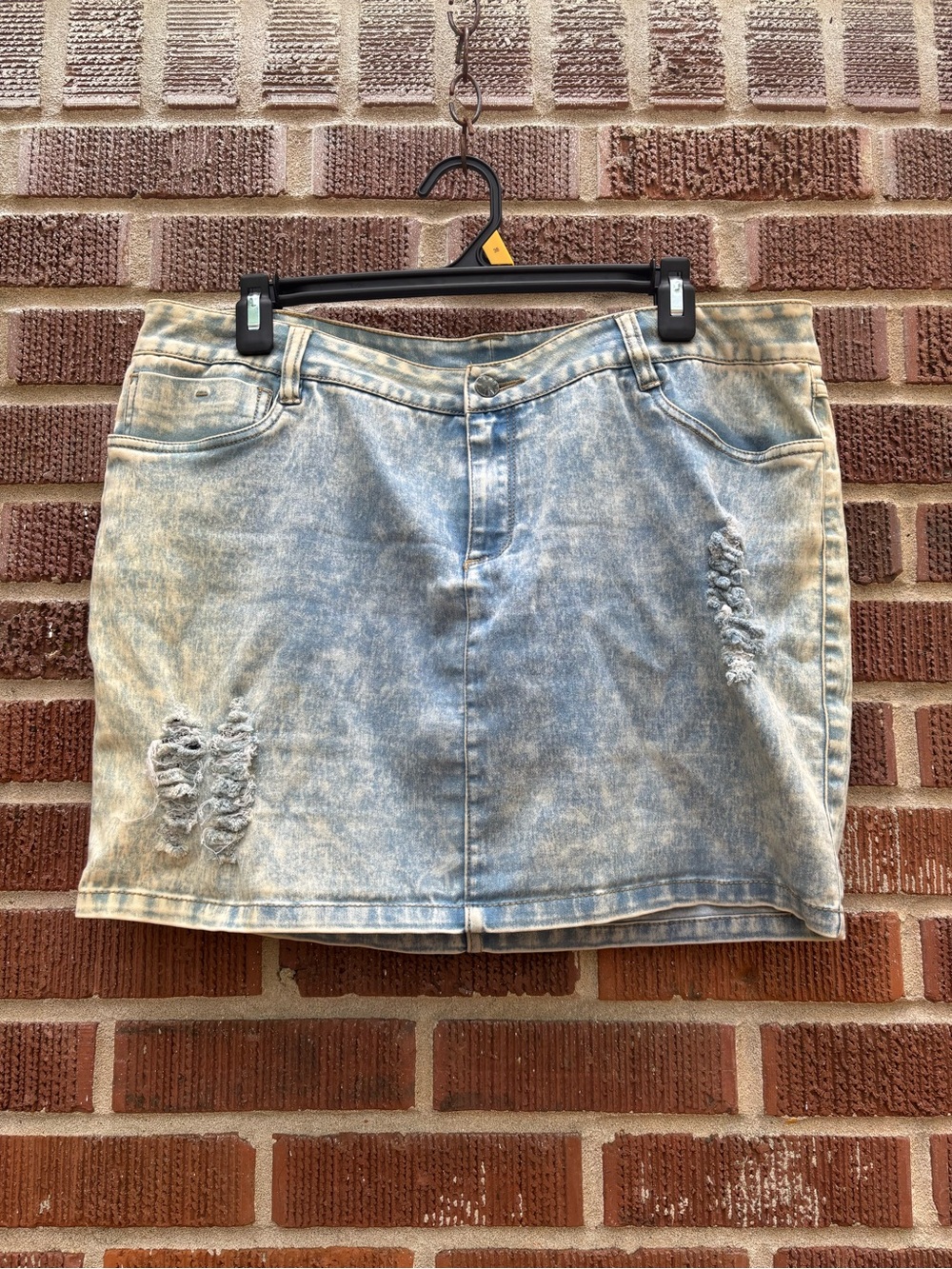 Ámbar Sz 14 distressed light wash cotton blend indie grunge mini denim skirt